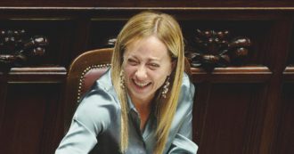 Copertina di Giorgia “scrittrice” fa ricca Meloni premier: il reddito raddoppia, da 160 a 300 mila €
