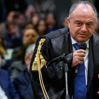 Copertina di “Gratteri boia”: quelli che la sentenza (assolutoria) ce l’avevano già in tasca