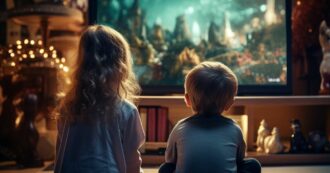 Copertina di “Mettere i bambini davanti alla tv per ore danneggia la loro capacità di elaborare il mondo che li circonda”: il nuovo studio