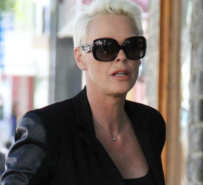 Brigitte Nielsen: “Io mamma a 55 anni, tutti dicevano che ero troppo vecchia. Perché non lo dite a De Niro che ha 79 anni e un bimbo di 7 mesi?