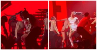 Copertina di Elodie, le extension della coda le volano via mentre balla durante il concerto: lei reagisce così – VIDEO