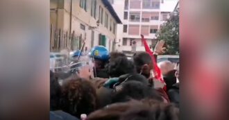 Copertina di Firenze, cariche della polizia alla manifestazione pro-Palestina dei collettivi universitari