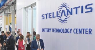 Copertina di Stellantis, l’hub del riciclo a Torino è una presa in giro (con fuga dall’Italia)