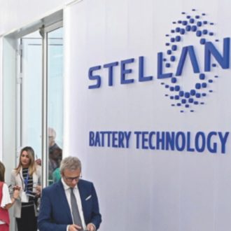 Copertina di Stellantis, l’hub del riciclo a Torino è una presa in giro (con fuga dall’Italia)