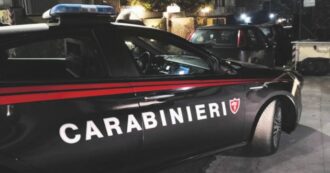 Copertina di Viola il divieto di avvicinamento, si apposta sotto la casa dell’ex moglie e la aggredisce: arrestato un uomo a Roma