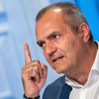 Copertina di De Magistris: “Su Pittelli avevo visto giusto e me l’hanno fatta pagare”