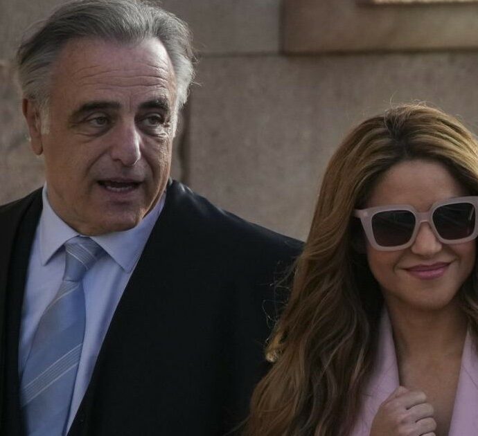 Shakira patteggia nel processo per frode discale ma si dichiara lo stesso innocente: “L’ho fatto per i miei figli”