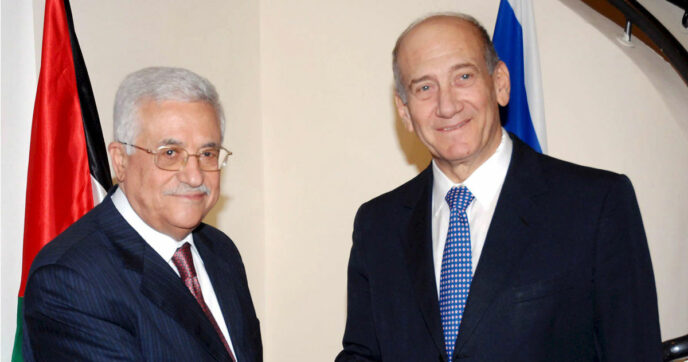 Copertina di Ehud Olmert: “Offrii Gaza e West Bank ad Abu Mazen e lui fuggì”