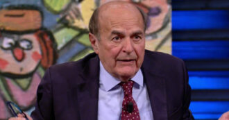 Copertina di Bersani a La7: “Il post di Meloni contro Gruber? Cose da matti. È come se mi dicessero che sono comunista e io rispondessi che ho uno zio prete”