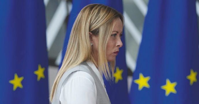 Giorgia Meloni vuole spedire Lollo in Ue. Ma lui in chat fa muro: “No”