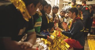 Copertina di La burocrazia di Piantedosi punisce chi salva i migranti