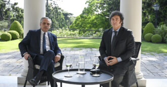 Copertina di L’economista argentino Féliz: “La dollarizzazione di Milei è impossibile. L’unica certezza è il taglio dei sussidi ai più deboli”