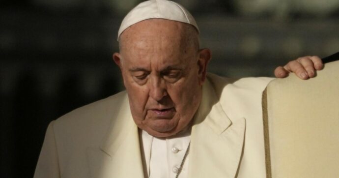 “Ho sentito come soffrono Israele e Palestina”: il Papa cita i due popoli e lancia un messaggio