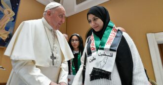 Copertina di Palestinesi dal Papa: “Ha riconosciuto che viviamo un genocidio”. Il portavoce Vaticano: “Non risulta”