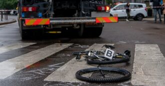 Copertina di Morti in bici a Milano, annullato l’obbligo di sensori per i camion: per il Tar può decidere solo lo Stato, non il Comune