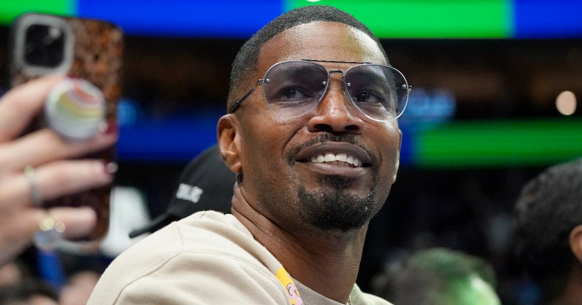 “Ho avuto un fortissimo mal di testa, poi d’improvviso sono stato via 20 giorni. Non ricordo nulla”: Jamie Foxx parla per la prima volta del ricovero misterioso