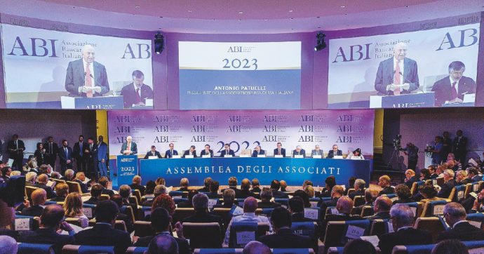 Bancari, sì al contratto. Aumento medio 15%