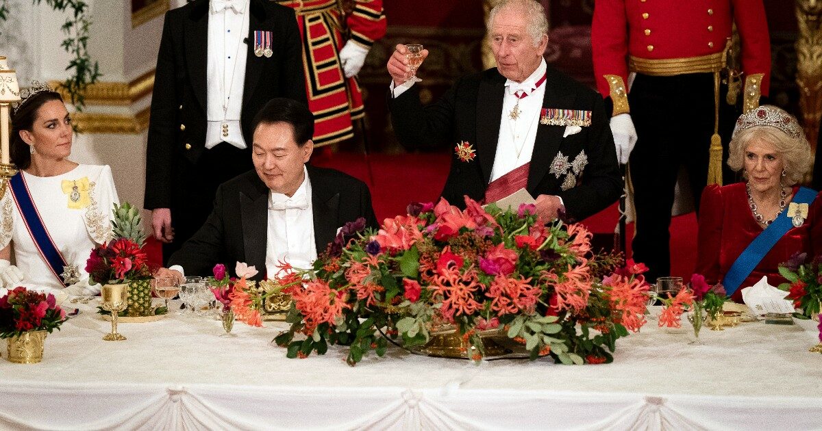 Re Carlo cita il Gangnam style durante un banchetto ufficiale e spiazza tutti: ecco cosa è successo a Buckingham Palace