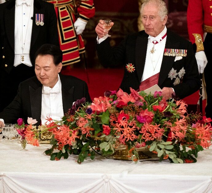 Re Carlo cita il Gangnam style durante un banchetto ufficiale e spiazza tutti: ecco cosa è successo a Buckingham Palace