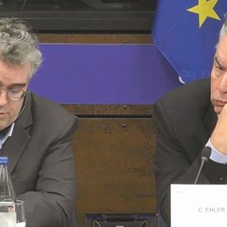 Copertina di Le email di Big Pharma per bloccare lo studio su ricerca pubblica e farmaci