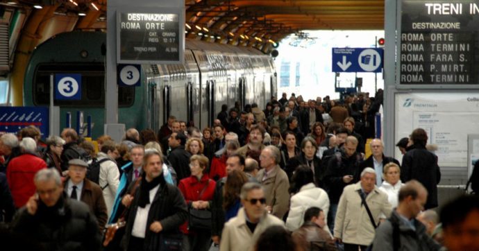 “Per noi gente normale solo disagi, ritardi e viaggi sui carri bestiame…”