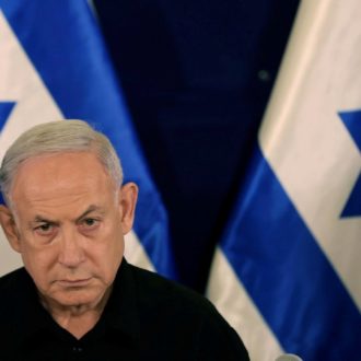 Copertina di Netanyahu si blinda: “fine guerra mai” e bavaglio ai liberati