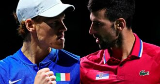 Copertina di Coppa Davis, Italia in finale: Sinner-Sonego spezzano la Serbia di Djokovic. L’altoatesino batte 2 volte in un giorno il numero uno al mondo