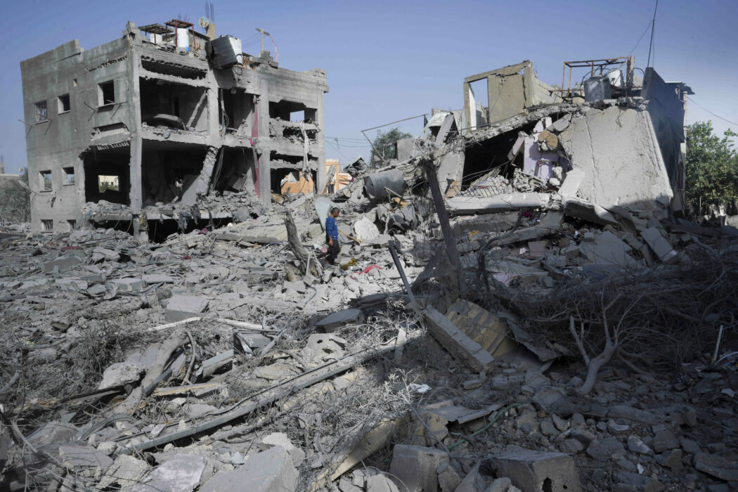 Gaza, la diretta – Quarto giorno di tregua, oggi si decide se prolungarla o riprendere la guerra. Israele: “Problemi con l’ultima lista degli ostaggi”