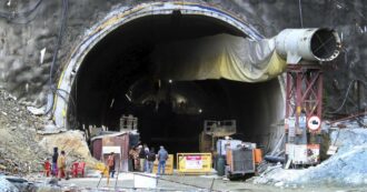 Copertina di India, portati in salvo tutti i 41 operai rimasti bloccati in un tunnel stradale himalayano per 17 giorni