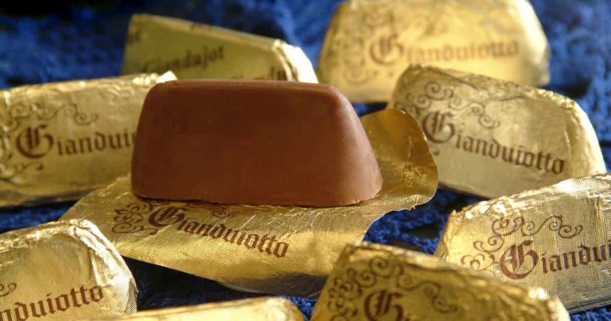 Scoppia la “guerra del gianduiotto” tra Italia e Svizzera. Il maître chocolatier Guido Castagna: “In gioco c’è il futuro del cioccolato”