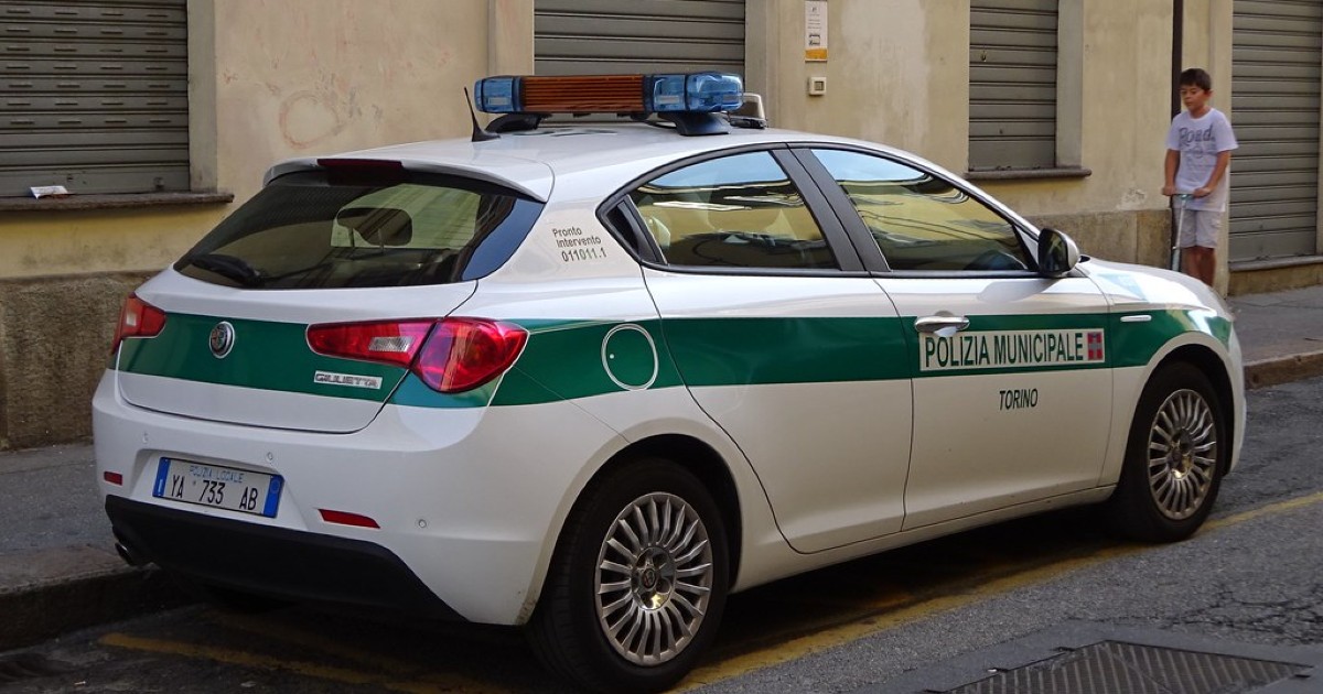 Torino, massacrato di botte per non essere passato con l’arancione: prognosi riservata per il consigliere dell’Api Marco Nebiolo Torino, massacrato di botte per non essere passato con l’arancione: prognosi riservata per il consigliere dell’Api Marco Nebiolo