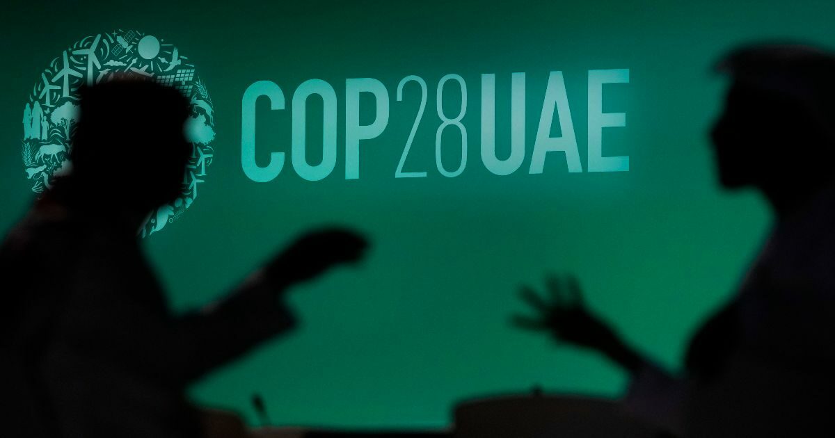 Cop28 al via. Obiettivi al ribasso: veti incrociati su riduzioni di petrolio e carbone. Scontro su chi paga il fondo per i danni degli eventi estremi