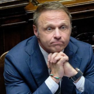 Copertina di Caso del treno a Ciampino, Lollobrigida non risponde: Salvini deve decidere se difenderlo