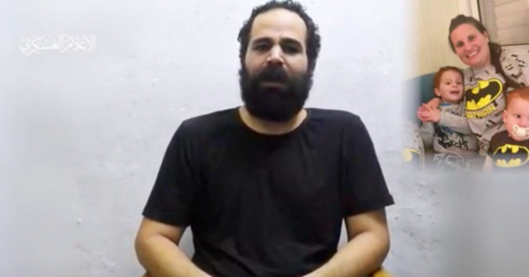 Hamas pubblica il video dell’ostaggio Yarden Bibas: il gruppo terroristico gli annuncia la morte della moglie e dei due figli