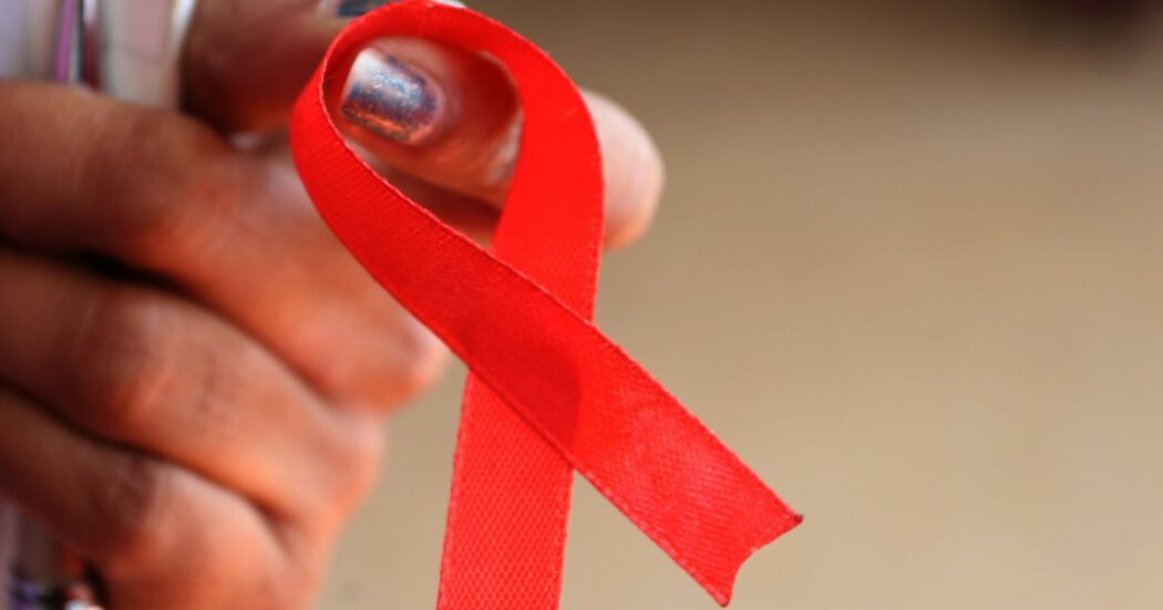 Debellare l’Aids entro il 2030? Obiettivo lontano. “Lo stigma pesa ancora tantissimo, così i test si fanno troppo tardi e il sistema immunitario è già compromesso”