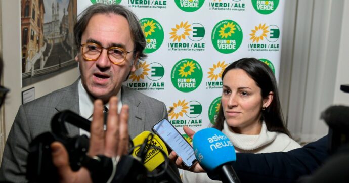 Eleonora Evi si dimette da portavoce di Europa Verde: “E’ un partito personale e patriarcale”. Bonelli: “La parità? Non c’entra col suo addio”
