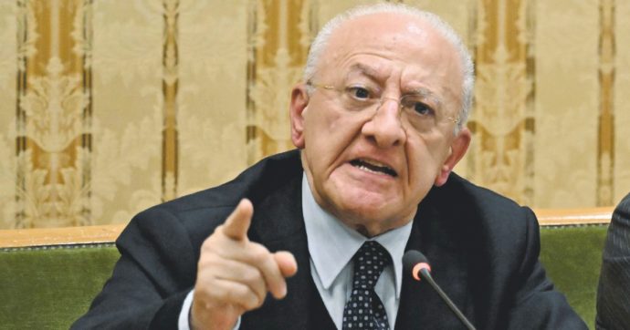 L’ultimo atto del governatore della Campania De Luca: una querela a Ranucci per il servizio sulle liste d’attesa