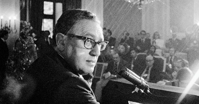 Copertina di Se ne va Kissinger, il condor della realpolitik americana