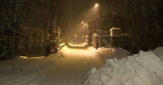 Copertina di Da Aosta a Trento a Courmayeur: intense nevicate nella notte. Le immagini del risveglio delle città imbiancate