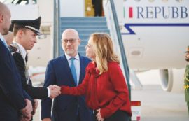 Copertina di Sanità. Meloni preferisce il privato: vetrina a Dubai per il Bambin Gesù