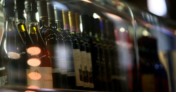 Un cavillo della Commissione Ue rischia di mandare al macero 50 milioni di etichette di vini già stampate