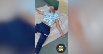 Cibo scaduto e con i vermi, scarsa pulizia e malati abbandonati a terra: i video girati dentro il Cpr di Milano