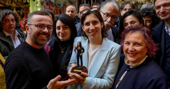 Schlein a Napoli, il deluchismo siede in prima fila