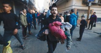 Copertina di Gaza, tregua a pezzi: donne e bambini il 70% dei morti