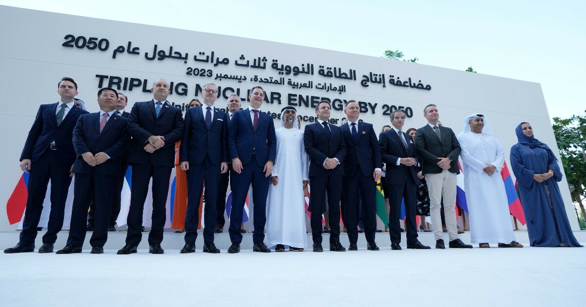 Alla Cop28 il gioco delle tre carte dei grandi della Terra: annunciano le rinnovabili, non abbandonano il fossile e puntano tutto sul nucleare