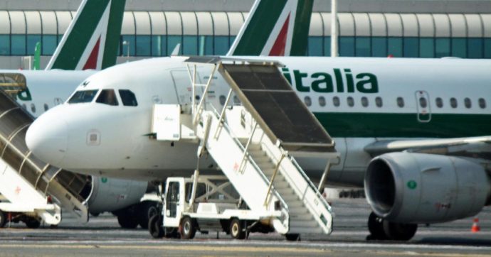 Alitalia licenzia 2.700 lavoratori “Prorogare Cig”