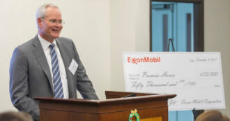 Copertina di Il numero uno di Exxon alla Cop28: “Parlate troppo di petrolio e gas, concentrarsi sulla riduzione delle emissioni”