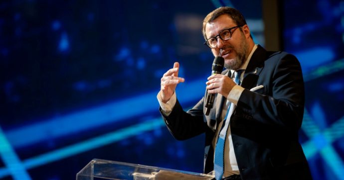 Salvini gioca a fare l’ultrà di destra e accusa Tajani: “In Europa sbaglia”