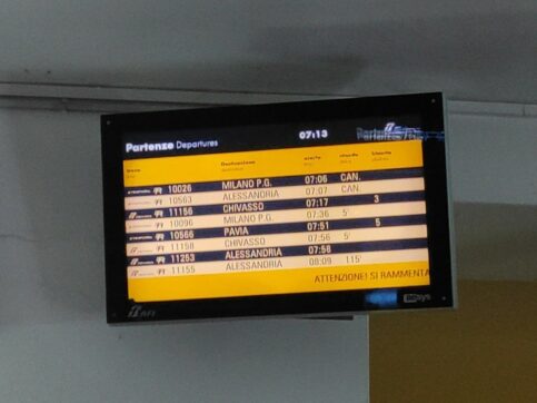 Casale Monferrato, 17enne guida la protesta contro i ritardi dei treni: “Non mostriamo più l’abbonamento. Ho perso troppe ore di scuola”