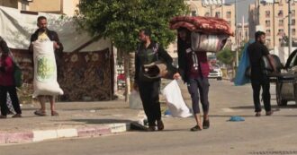Copertina di Gaza, le famiglie di sfollate a Khan Younis costrette a spostarsi ancora: il nuovo esodo verso Rafah e il Mediterraneo